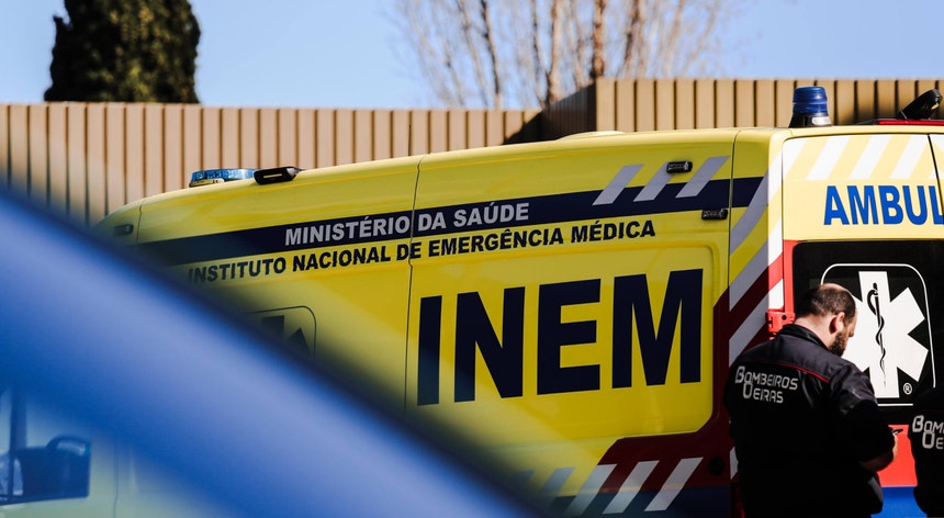 Greve do INEM em setembro mantém-se "para já". Governo convoca serviços mínimos