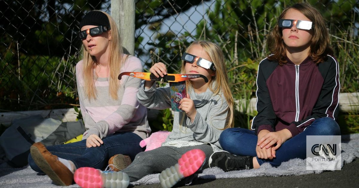 Atenção: há sete modelos de óculos para o eclipse retirados do mercado em Espanha por risco de lesões oculares