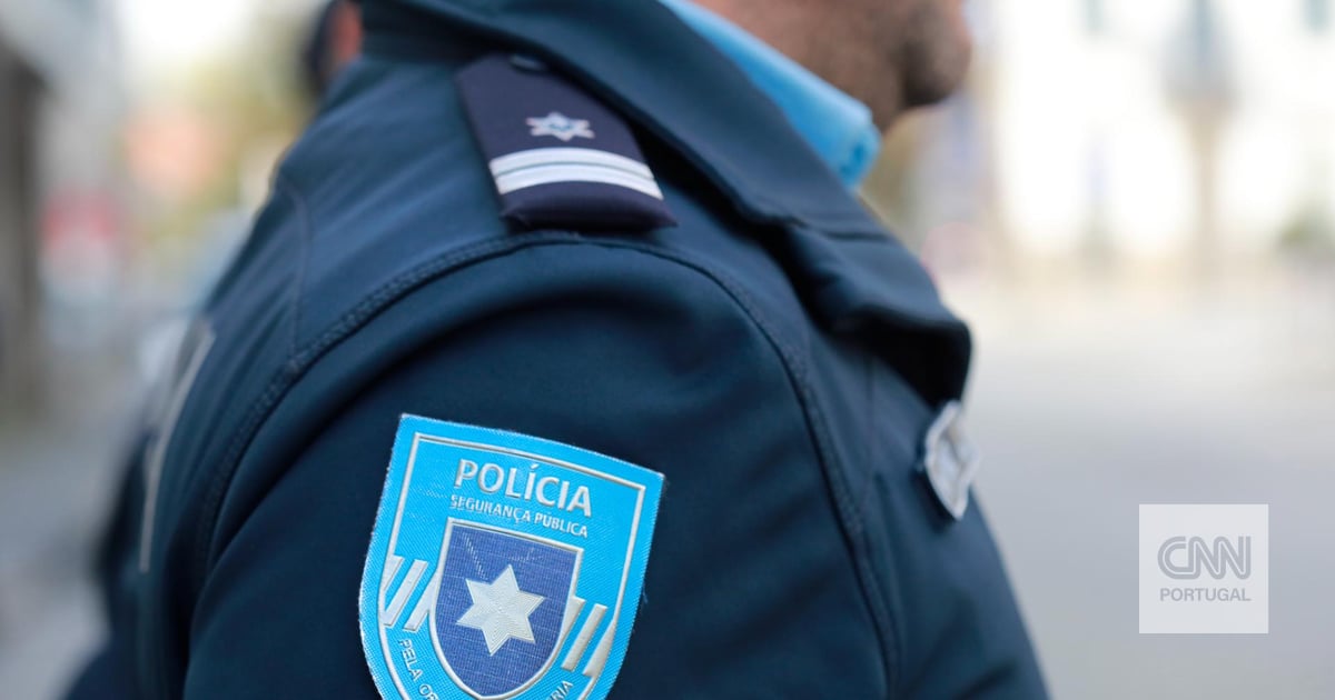 Três assaltantes armados roubam duas ourivesarias em poucos minutos