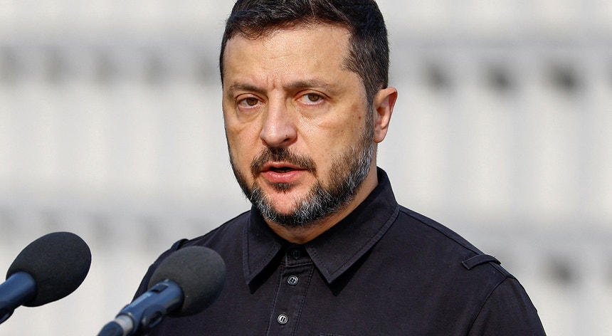 Zelensky demite alta responsável da Presidência após suspeitas de corrupção