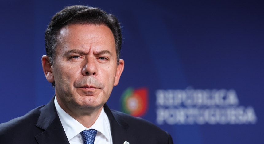 Montenegro critica Governo espanhol e diz-se contra "falta de regulação do fluxo migratório"