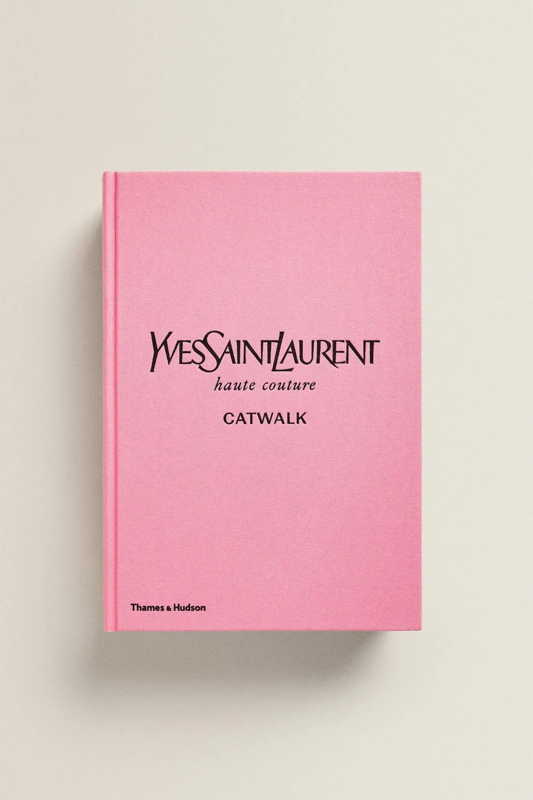 Livro catwalk Yves Saint Laurent, Zara, €59.99
