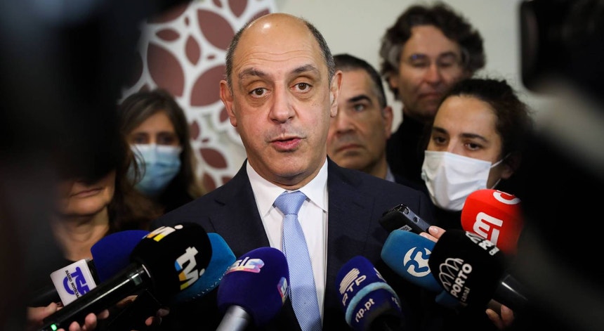 Pizarro acusa Montenegro de desistir do SNS