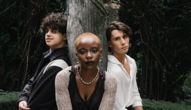 INTERVIU Actorii din „Wednesday“, despre cum diferențele și fragilitatea devin superputeri în filmele lui Tim Burton. „Unii dintre cei mai tari oameni sunt lupi singuratici“