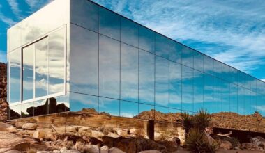 Un selfie în baia unui Airbnb l-a costat 10.000 de dolari pe un turist: „Am plătit mii de dolari ca să nu pot închide un ochi”