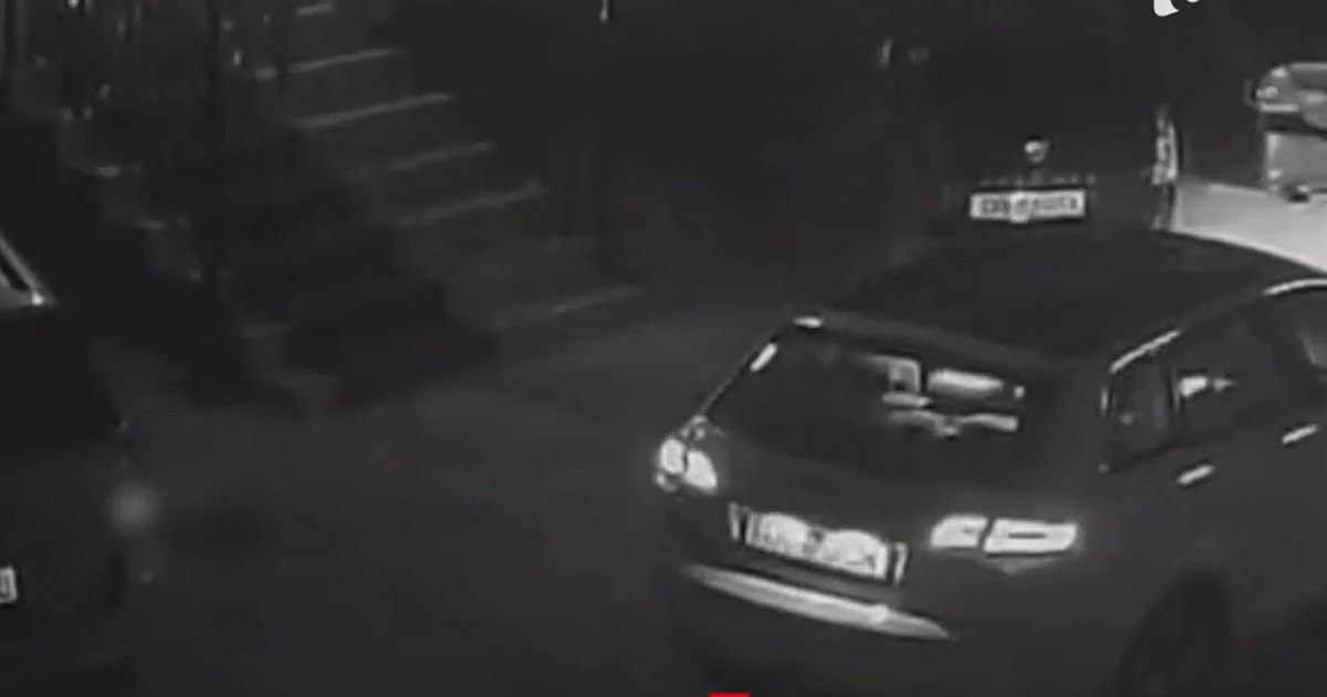 Detaliul care a salvat de la moarte o fetiță de 2 ani căzută de la etajul 4. „A pus-o pe pervaz că tot cerea acolo”