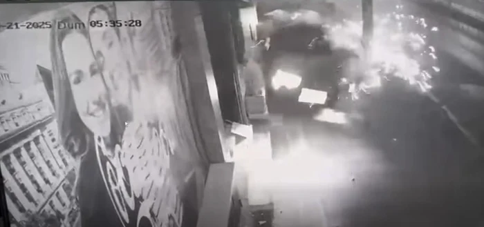 Accidentul a fost surprins de camerele video stradale. FOTO: captură video