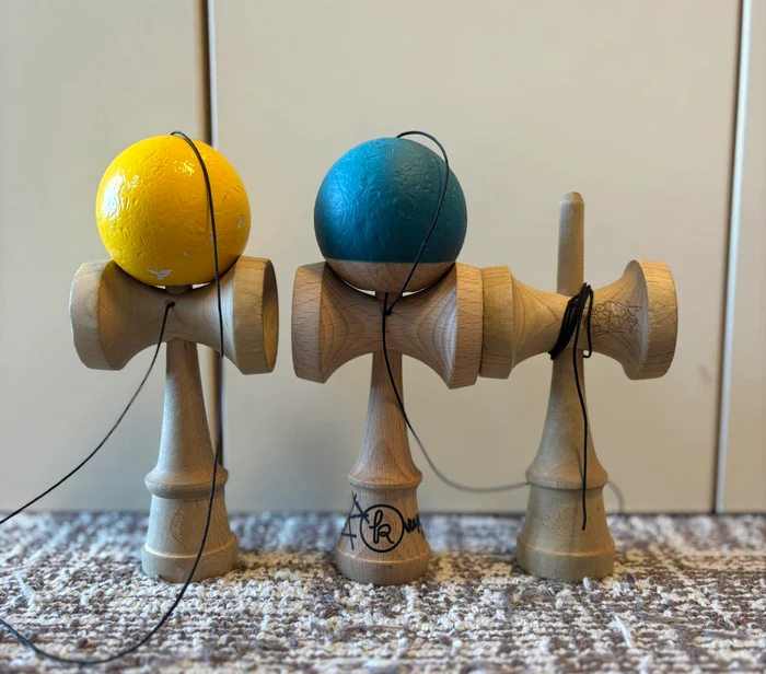 Foștii împătimiți își vând acum jucăriile pe site-urile de vânzări FOTO: FB/D.V.