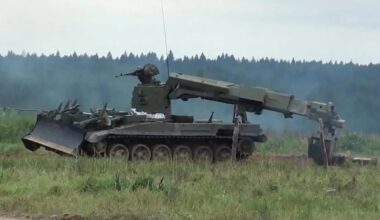 Pierderi grele pentru ruși. Ucrainenii au distrus o mașină de luptă IMR-3M, supranumită „Terminatorul pe șenile”, protejată de radiații, elicoptere și radare