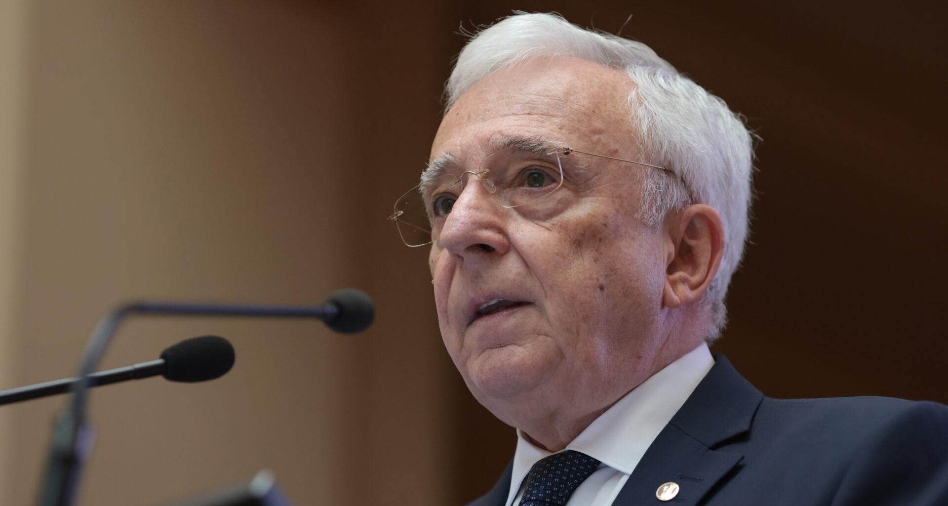 Avertismentul lui Mugur Isărescu: „Dacă nu avem sisteme clare de securitate cibernetică, ne termină rușii, ne blochează plățile în trei zile”