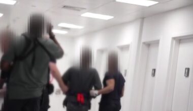 Zeci de infractori români, expulzați din Marea Britanie cu bani pe card. „Preluăm controlul asupra granițelor noastre”