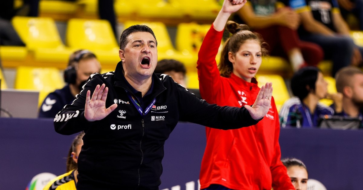 Naționala feminină de handbal a României a rămas fără antrenor înainte de Mondiale. Florentin Pera le-a lăsat baltă pe tricolore