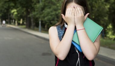 Un profesor din Dâmbovița, reținut după ce a sărutat forțat o elevă de 13 ani în timpul orei de curs