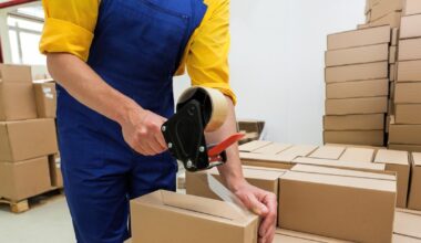 Peste 500 de angajați „la negru”, descoperiți la o firmă de curierat din București. Ministrul Muncii: „Amenda a fost de doar 200.000 lei”