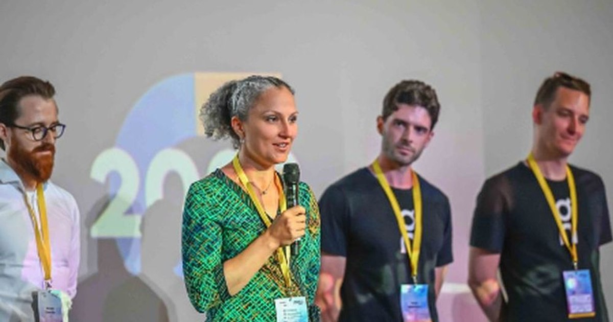 Povestea româncei care schimbă lumea cu Inteligența Artificială. „Când am ajuns în Occident încă ne considerau țigani”