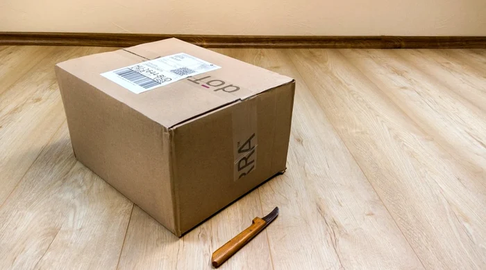 Escrocii trimit aleatoriu colete cu plata ramburs, cu valori de până la 240 de lei. FOTO: Arhivă