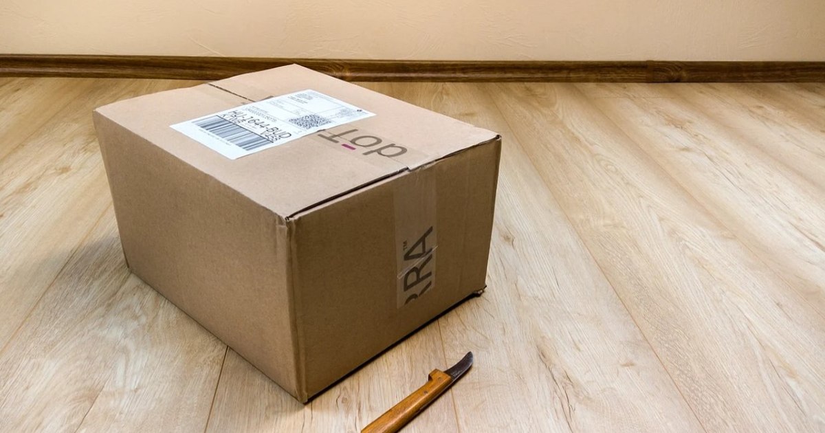 O nouă metodă de înșelăciune semnalată de autorități. Cum poți fi păcălit să plătești sute de lei pentru colete ramburs false