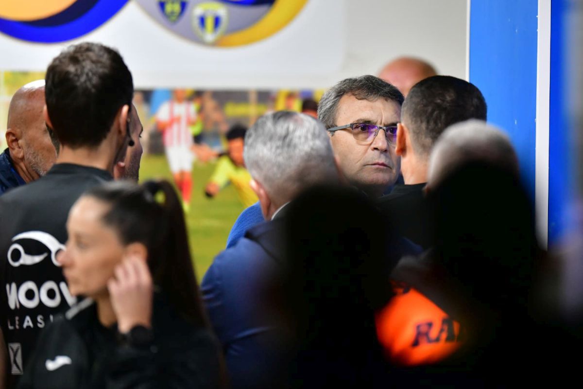 Eugen Neagoe „a luat foc” la finalul primei reprize dintre Petrolul și Rapid » Dialog încins cu Marcel Bîrsan pe tunel