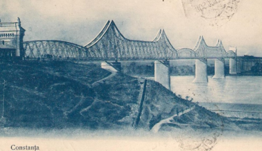 Glumele care se făceau pe seama dobrogenilor după construirea podului de la Cernavodă: „Cum, bre, mai trăiți încă? Nu v-au mâncat turcii?“