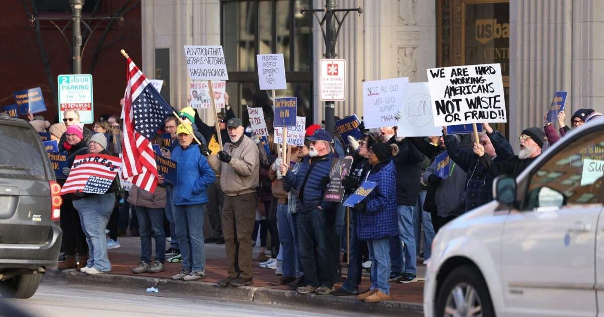 Statele Unite pregătesc cea mai mare demisie în masă din istorie, în contextul reducerilor profunde anunțate de administrația Trump