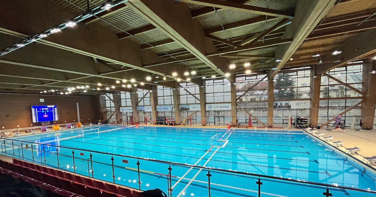 Mesajul de pe WhatsApp cu care tatăl lui David Popovici i-a scandalizat pe părinții înotătorilor de la CS Dinamo. Managerul a condiționat participarea copiilor la competiții de cumpărarea unui echipament de la o anumită firmă!