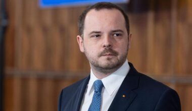 Angajate cu bijuterii și unghii false în secția ATI de la Iași. Ministrul Sănătății promite măsuri ferme