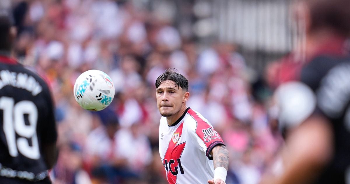 Rayo Vallecano - Sevilla 0-1. Rațiu, aproape să înscrie. Fundașul român l-a surprins pe Vlachodimos cu un șut de la 30 de metri