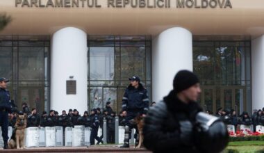 Cetăţeni moldoveni mituiţi să participe la protestul de după alegeri de la Chişinău. Ce li se oferă să iasă în stradă celor care se abțin