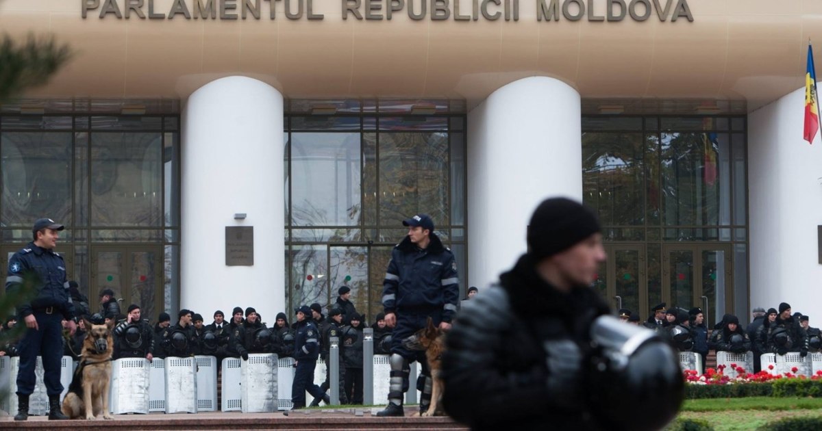 Cetăţeni moldoveni mituiţi să participe la protestul de după alegeri de la Chişinău. Ce li se oferă să iasă în stradă celor care se abțin