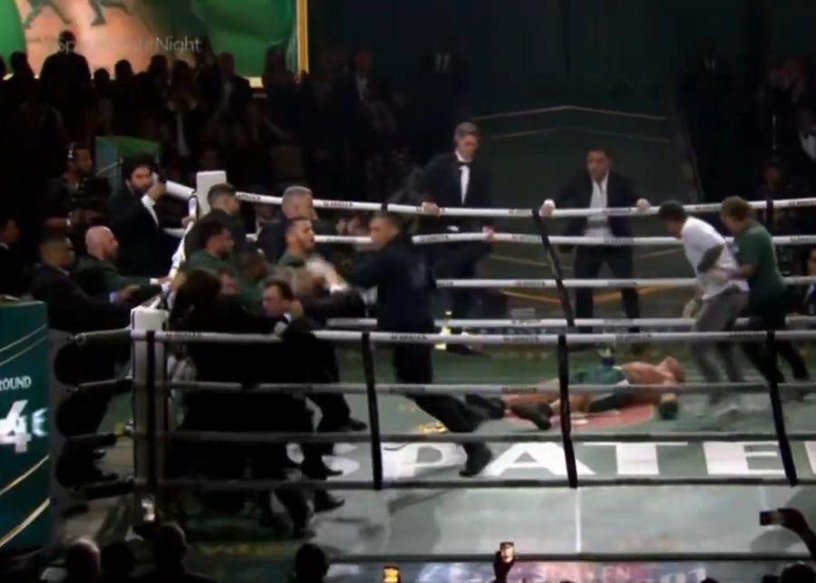 Haos total la un meci de box! Legenda MMA, făcută KO într-o încăierare după un meci de box