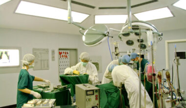 Medicii au restabilit vederea unui bărbat prin extragerea dintelui și implantarea lui în ochi