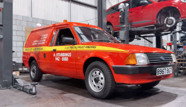 (VIDEO) Un service din Marea Britanie a arătat cum e să lucrezi la un Ford din 1985, care mai merge până în prezent, şi să-i schimbi distribuţia | PiataAuto.md