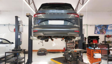 Un service din Croaţia a arătat cum dealerii oficiali îi cer ajutorul în a repara propriile maşini electrice şi se întreabă dacă n-ar trebui ei să proiecteze un model uşor de reparat | PiataAuto.md