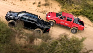 (VIDEO) Britanicii au comparat capacităţile de offroad între renumita Toyota Hilux cu care Top Gear a ajuns la Polul Nord şi unul actual, modificat similar | PiataAuto.md