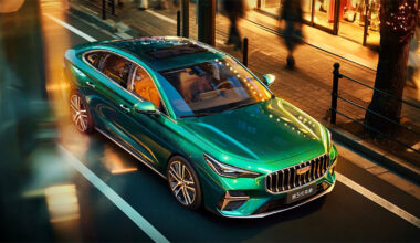 Chinezii au lansat noul Geely Emgrand, cu grilă ce aminteşte de Mercedes-AMG GT şi mici aluzii la Volvo, fără ca cei doi producători să poată spune ceva | PiataAuto.md