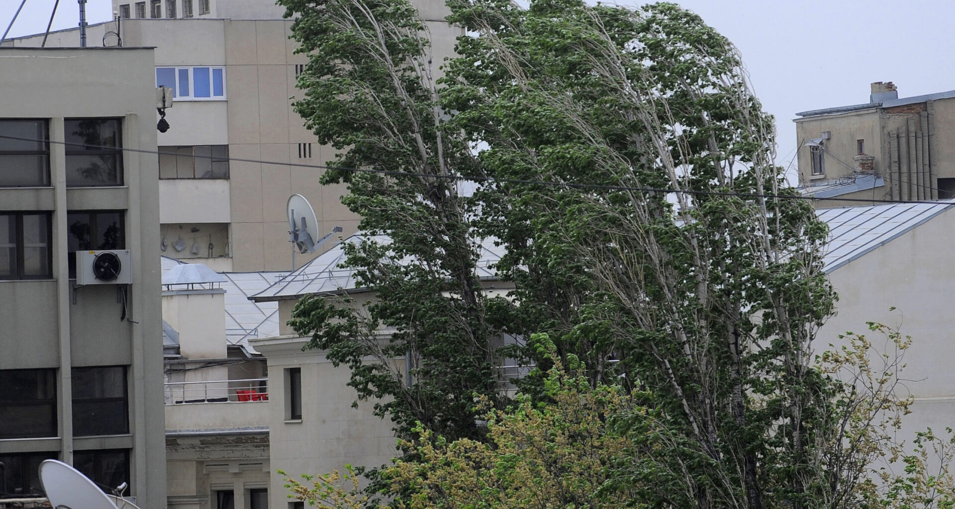 Vremea se răcește, se anunță ploi