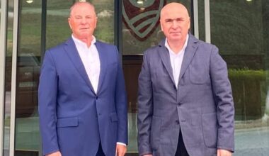 Premierul Ilie Bolojan, vizită la compania Transavia din Alba. Ce a discutat cu anteprenorul Ioan Popa, fondatorul businessului