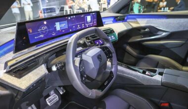 Revoluţie pe piaţa auto! Un cunoscut producător lansează prima mașină electrică cu baterie integrată complet