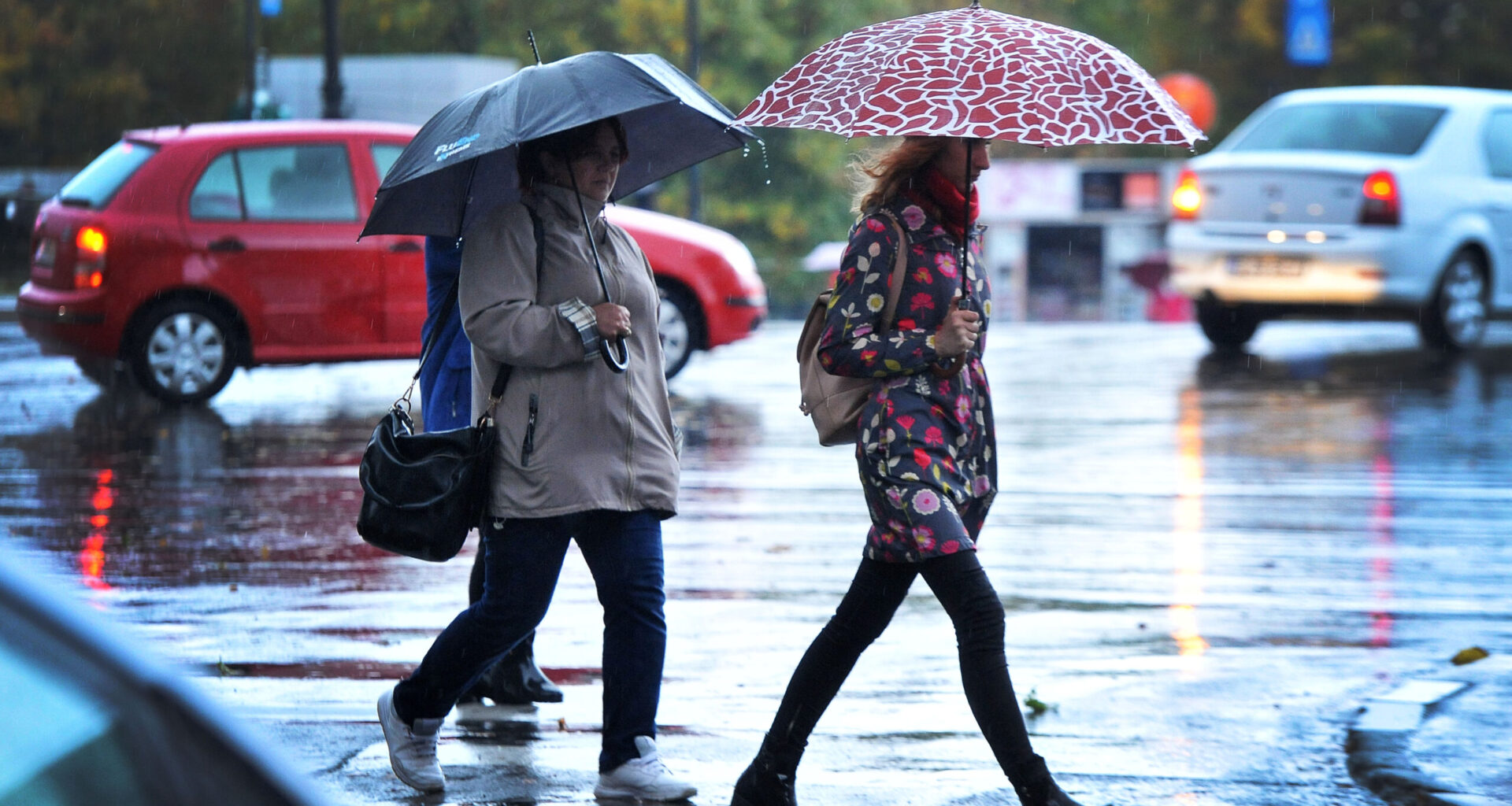 început de octombrie rece și ploios, urmat de temperaturi normale