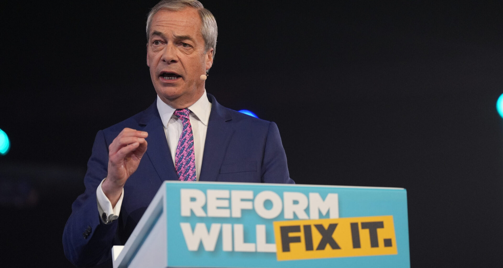 Nigel Farage promite să elimine dreptul de ședere pe termen nedeterminat în Marea Britanie