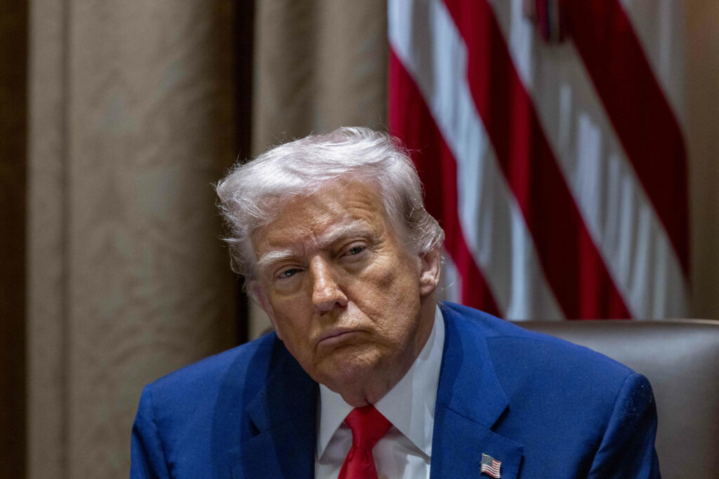 Trump anunță tarife uriașe pentru tiruri, medicamente și mobilier de bucătărie