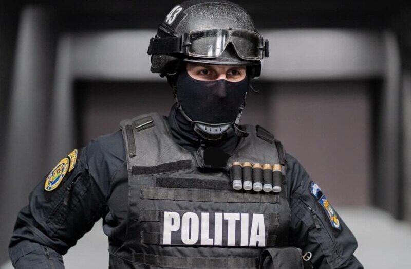 Dani Cek politis, politie