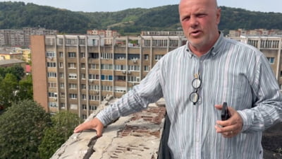 Fațadele blocurilor de 10 etaje se prăbușesc peste locuitorii unui oraș din România. Primarul amenință cu amenzi asociațiile de locatari: “Din banii luați vom face reparațiile”