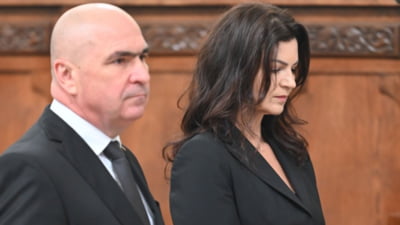 Ilie Bolojan și-a asumat public relația cu iubita sa. Apariții tot mai dese alături de Ioana, femeia care îi este parteneră din 2022 GALERIE FOTO