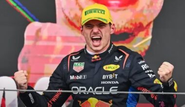 Max Verstappen, fericit pe podiumul de premiere. Pilotul celor de la RedBull este campionul mondial en-titre din Formula 1.