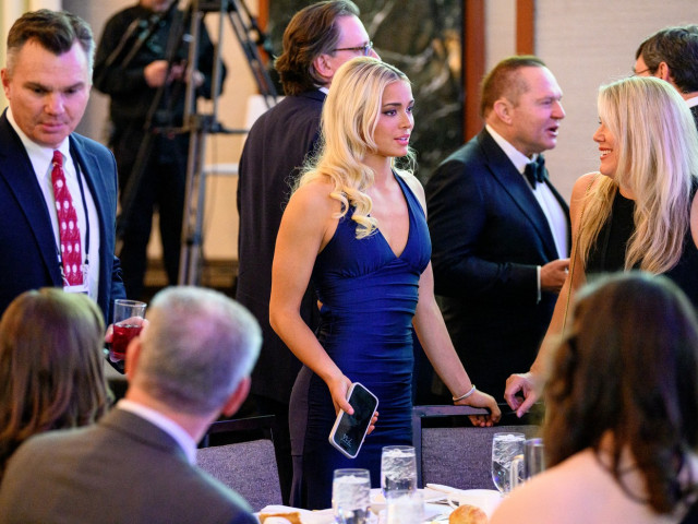 A intrat în toaletă, unde două persoane o ”bârfeau”. Ce a urmat a făcut înconjurul internetului: ”Poftim?!”