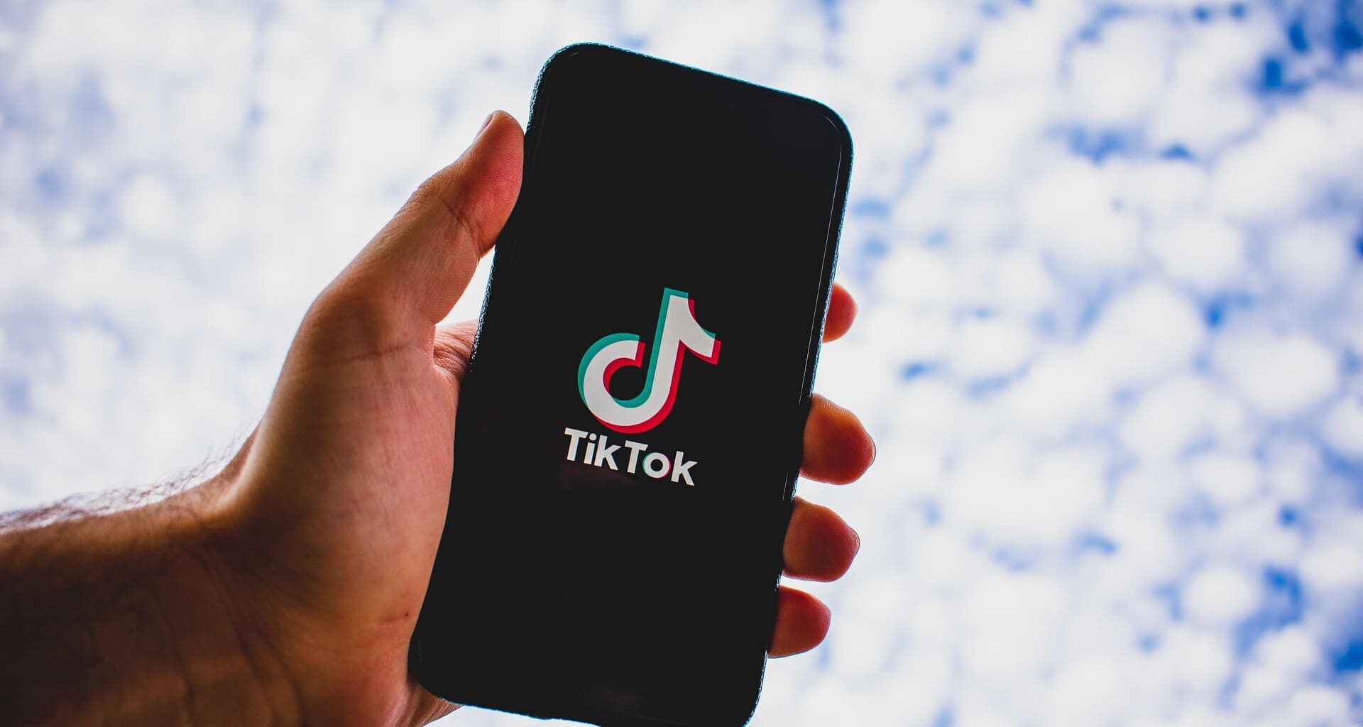 TikTok recomandă haine pe clipuri din Gaza