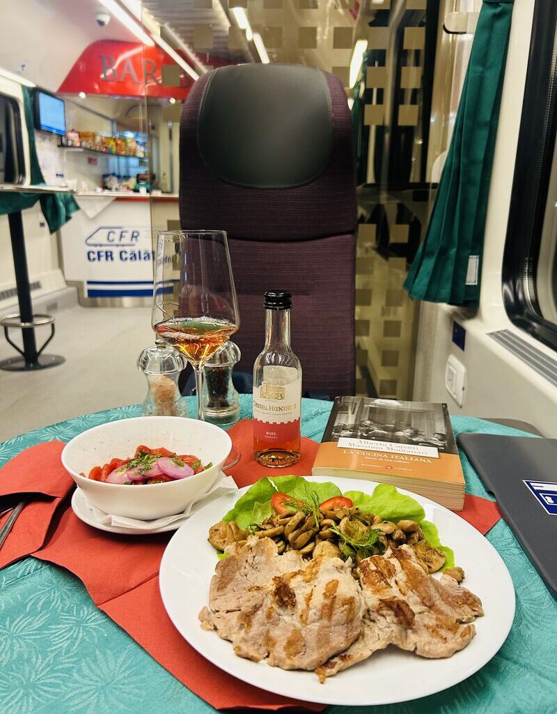 Primul vagon bar bistro modernizat prin PNRR, pus în circulație