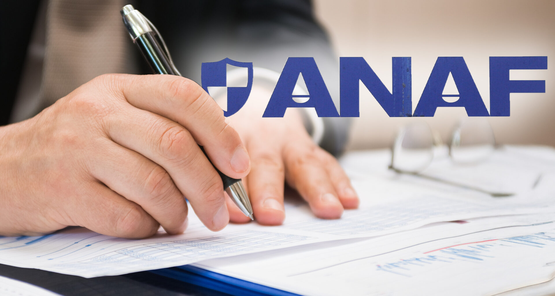 Inspector ANAF. Colaj Hotnews, fotografie ilustrativă: Dreamstime