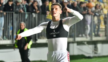 Alex Dobre, aclamat de galeria Rapidului, după victoria cu Petrolul